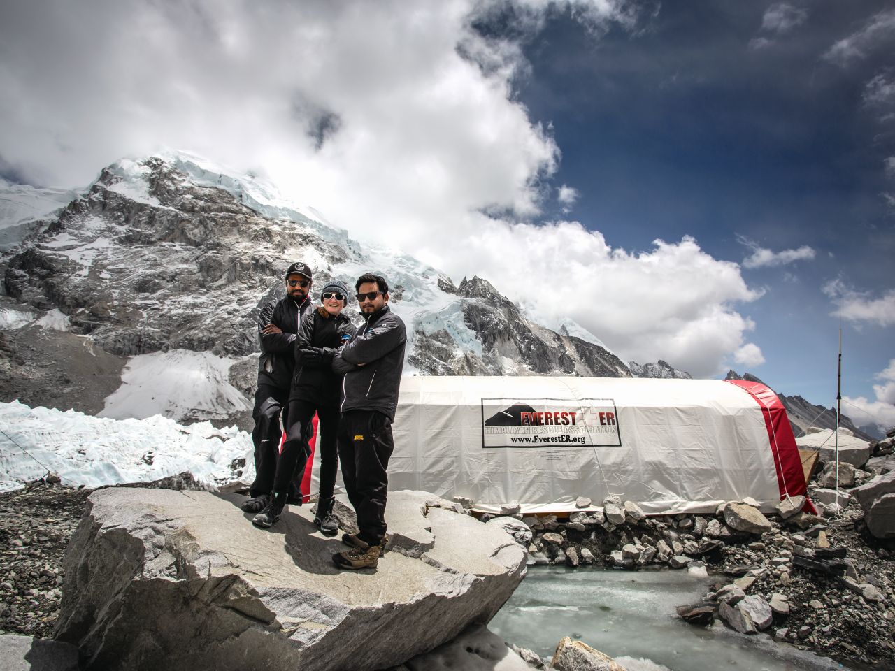 W cieniu everestu szpital