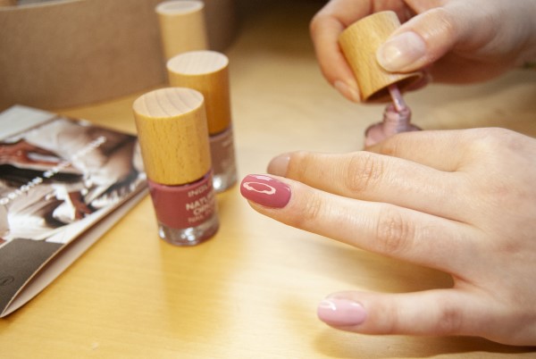 jak pomalować paznokcie