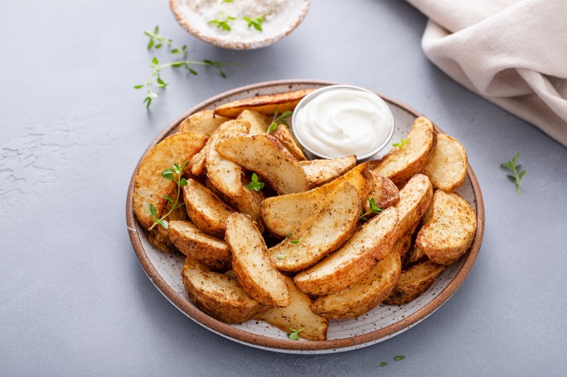 szybka przekąska na imprezę z pieczonych ziemniaków