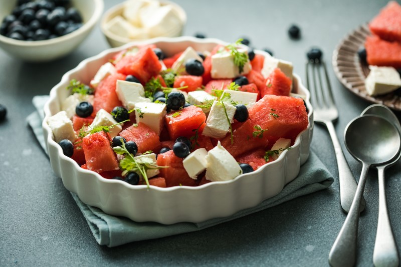 Sałatka z fetą i arbuzem