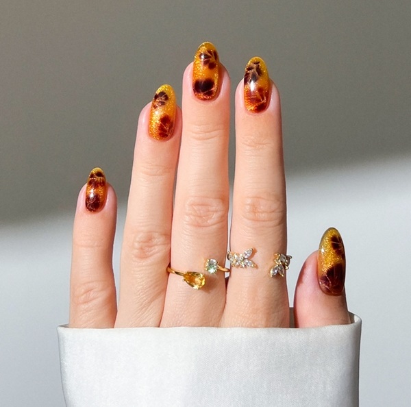 Dyniowe wariacje, czyli trend w manicure, który powraca