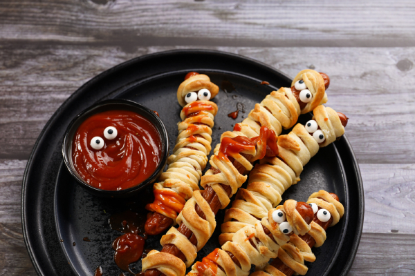 parowki mumie na halloween