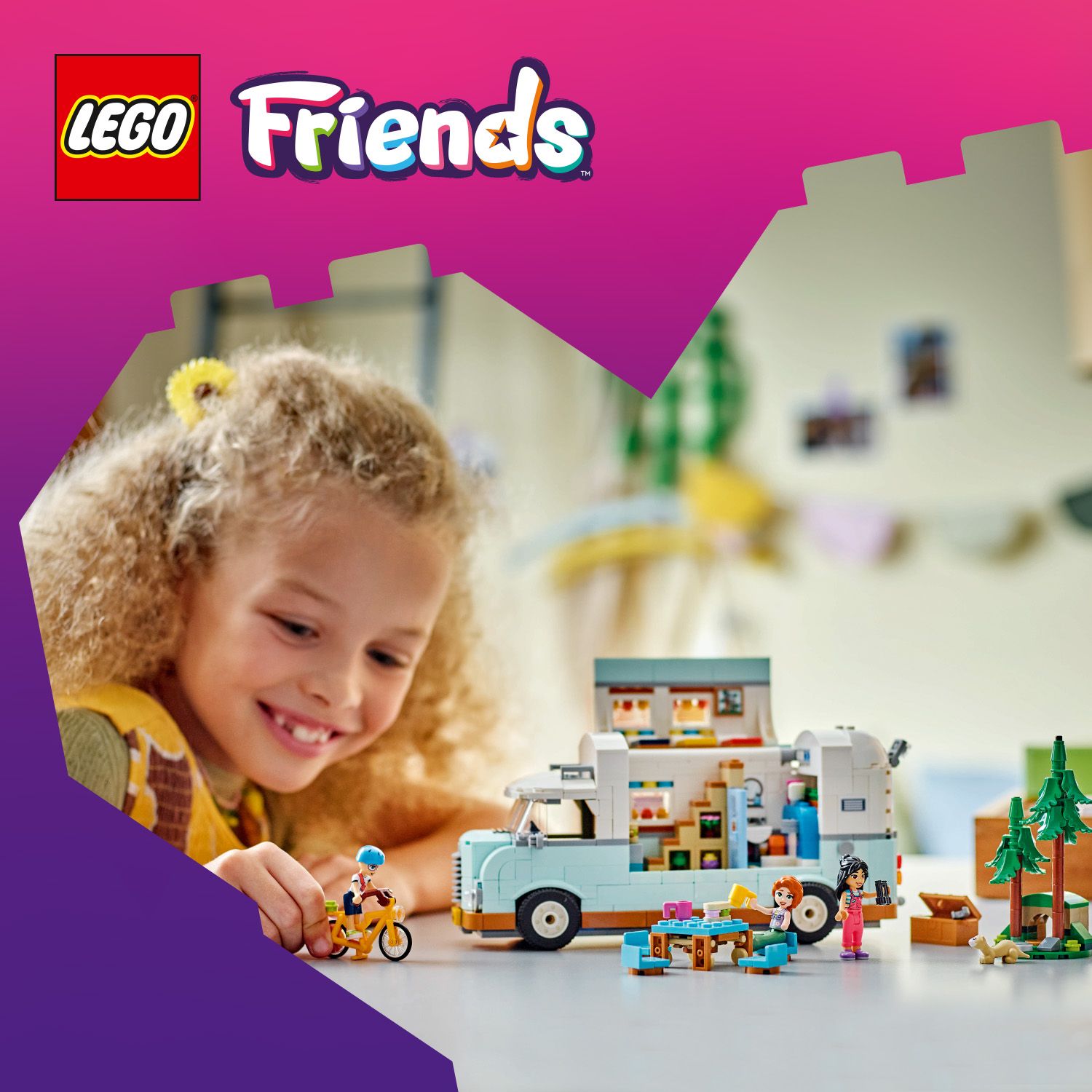 Zabawa z kamperem i postaciami LEGO® Friends