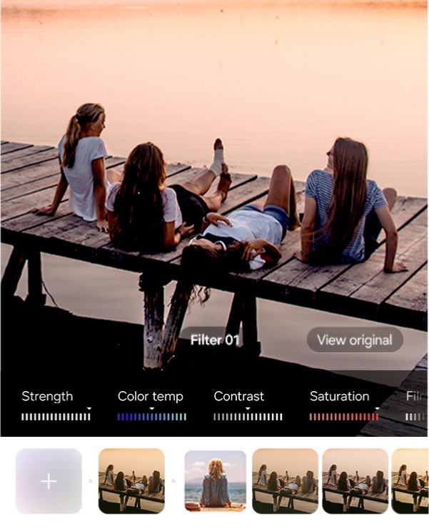 Zdjęcie przyjaciół na pomoście wykonywane z nałożonym filtrem. Różne niestandardowe filtry mogą być stosowane podczas robienia zdjęć."