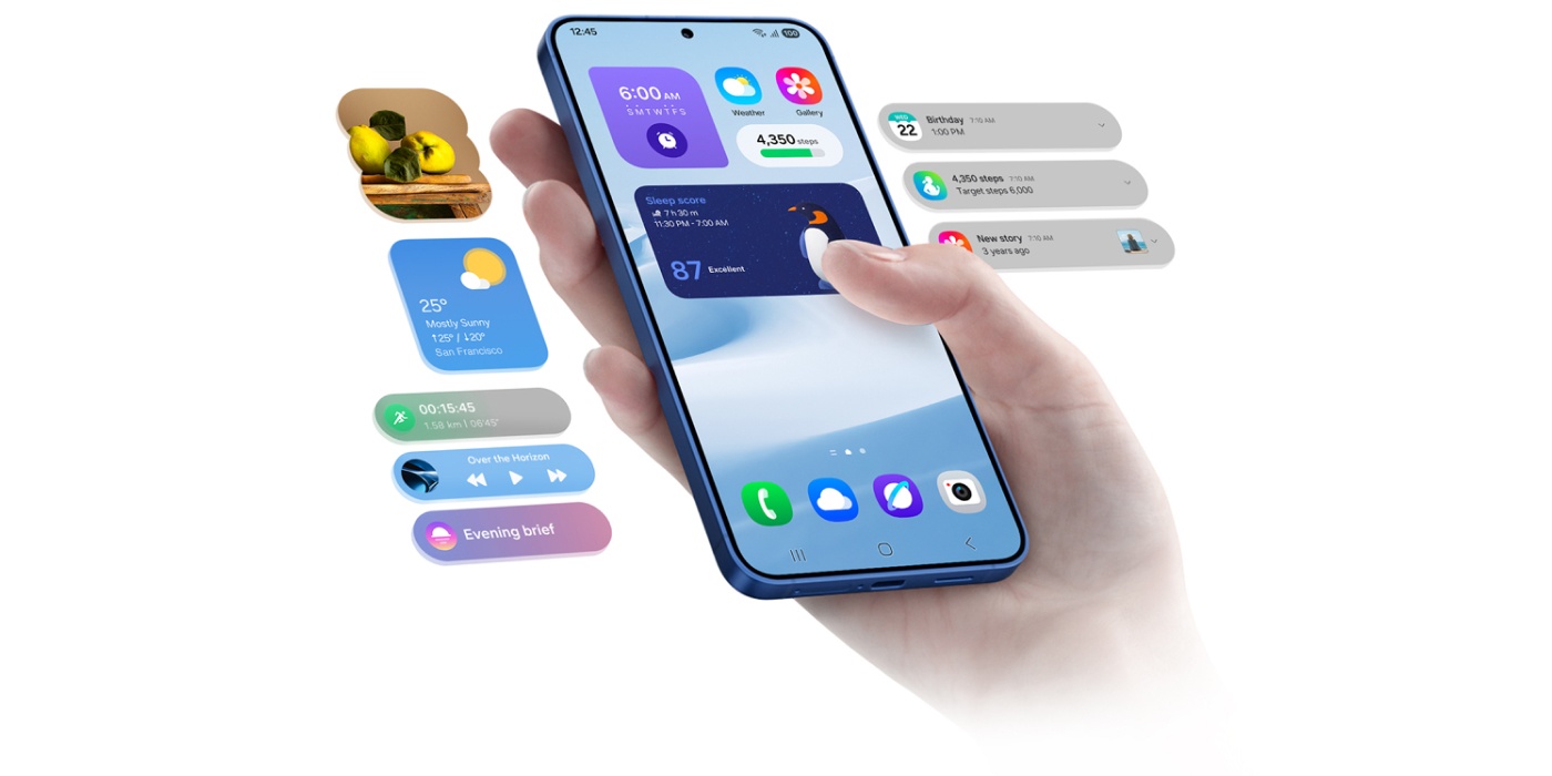 Galaxy S25 widoczny z różnymi widgetami na głównym ekranie. Urządzenie jest otoczone innymi widgetami i powiadomieniami. Po lewej stronie znajdują się widgety galerii, pogody, muzyki, ćwiczeń oraz alerty Now Bar dotyczące timera. Po prawej stronie widoczne są powiadomienia.